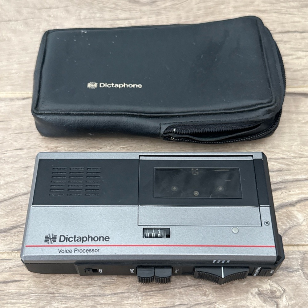 Dictaphone Voice Processor Model 3243 DC 3V Japan W/ Case PARTS or REPAIR